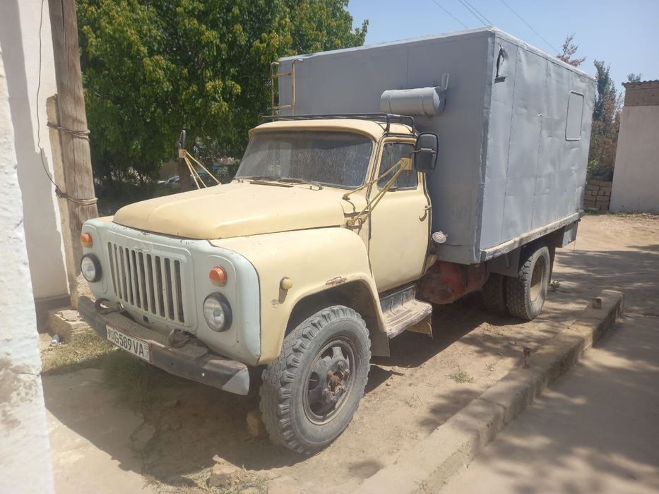 Gaz 53. 1983-yil ishlab chiqarilgan.