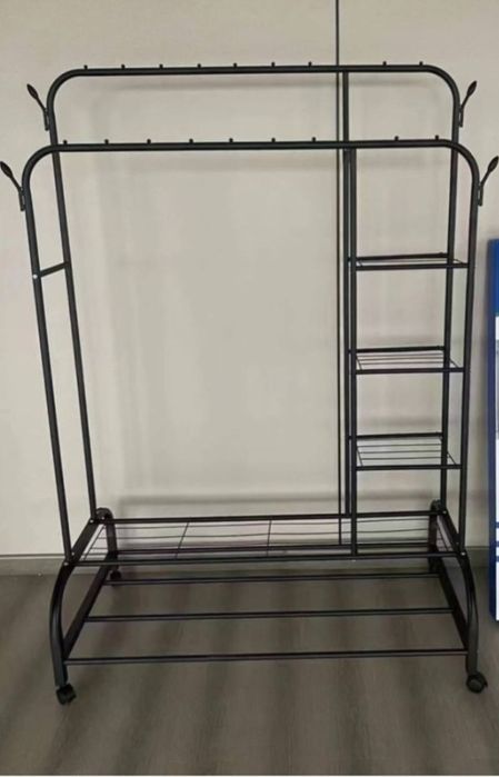 Коляска 11000 вешелка для одежды 3000 шезлонг 25000 можно договориться