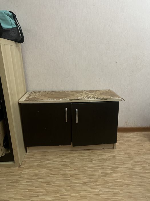 Продам вешалку с тумбой