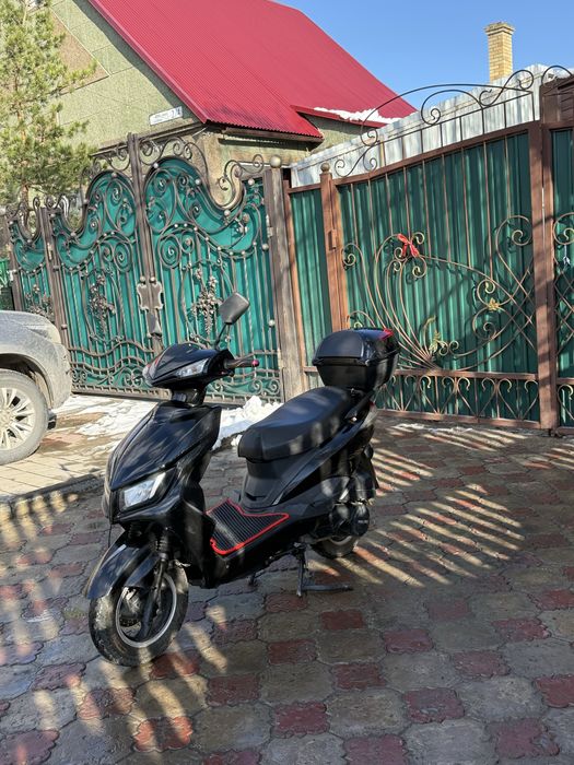 Скутер м8 125 кубов