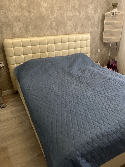 Продам кровать Ormatek, размер 160 x 200 см.