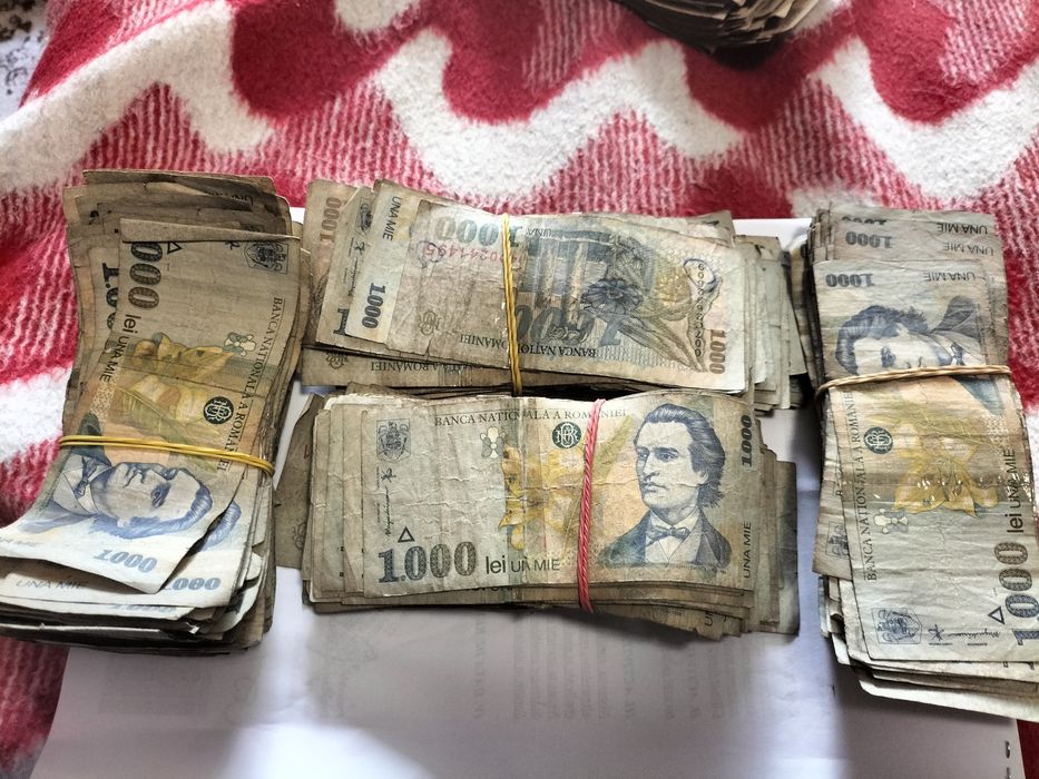 Bancnote vechi de 100 000 lei 5000 lei și 1000 lei