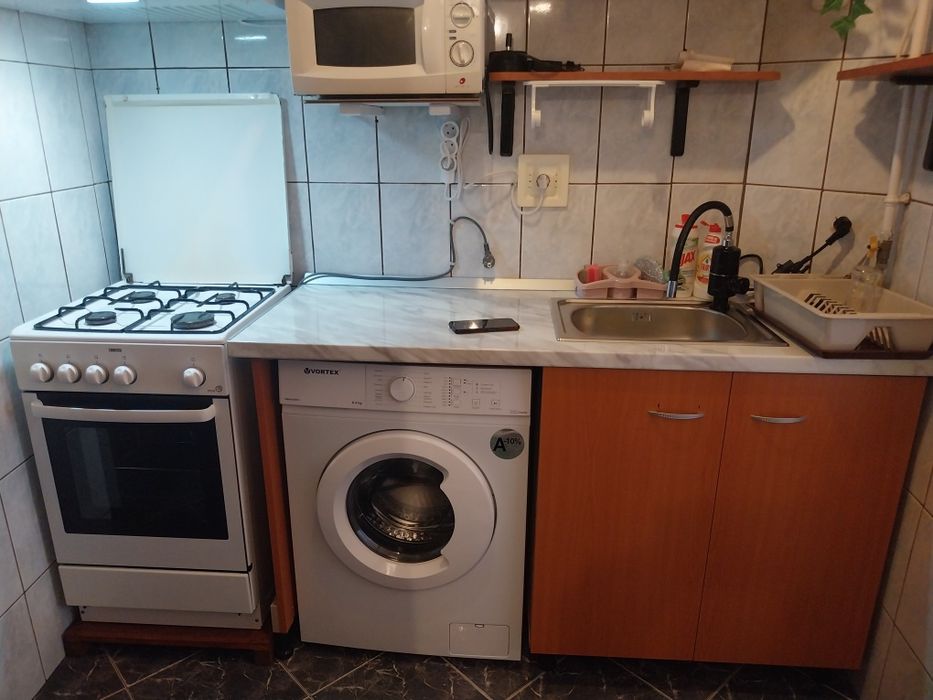 Închiriez garsoniera