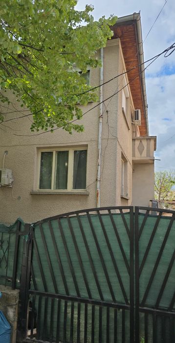 В Панагюрище,продавам първи етаж от къща с приземен 82кв.м