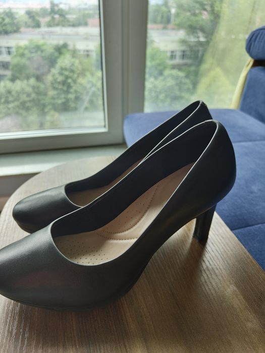Черни високи официални обувки Clarks 38 номер