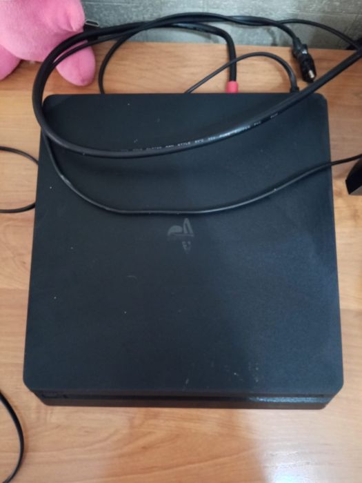 Продам Sony PlayStation 4