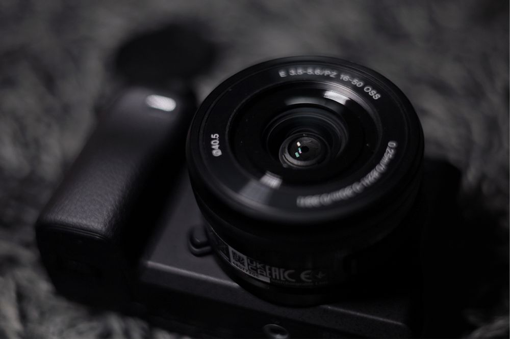 Sony A6400 + 16-50mm OSS | 453 declanșări | card SanDisk + cutie