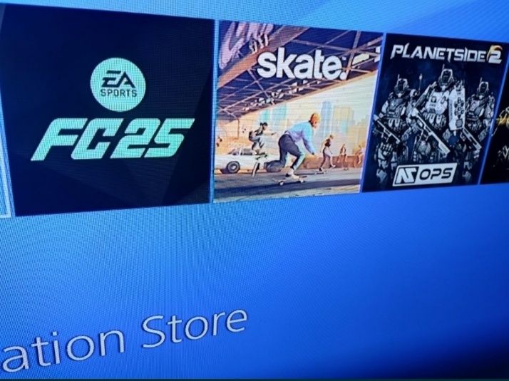 PS4 SLIM много игр фифа26 есть.