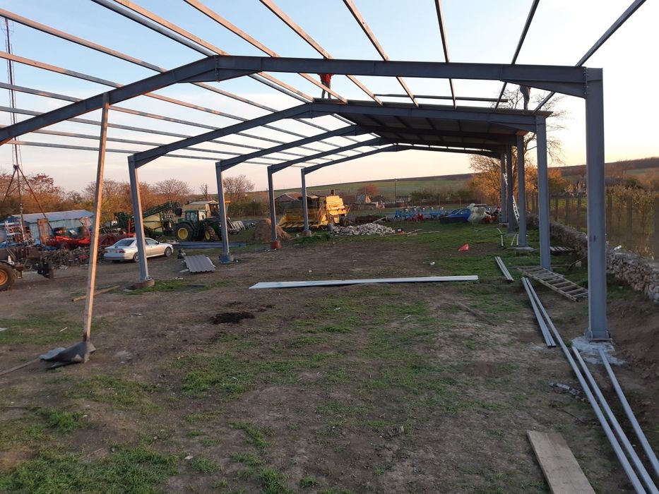 hala metalică cu lățimea de 14x m și lungimea 25x 6