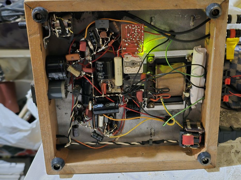 Лампов усилвател ECL86, EM84. Дървен корпус.