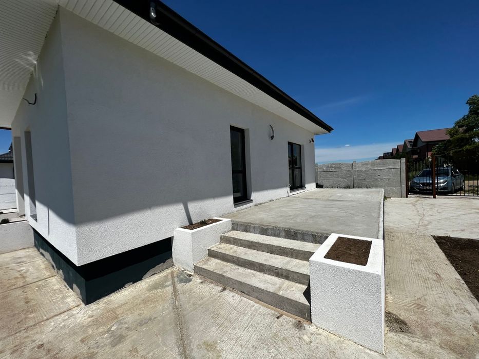 Casa in sabareni str asfaltata