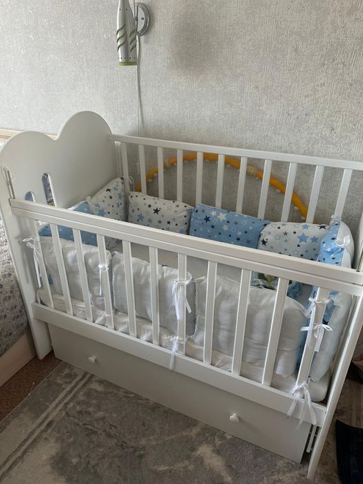 Продам кровать детскую 124х70