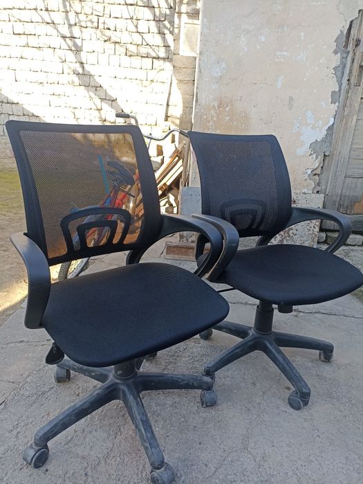 Кресло офисный черный