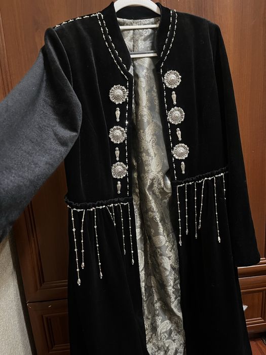 Ұлттық киім сатылады