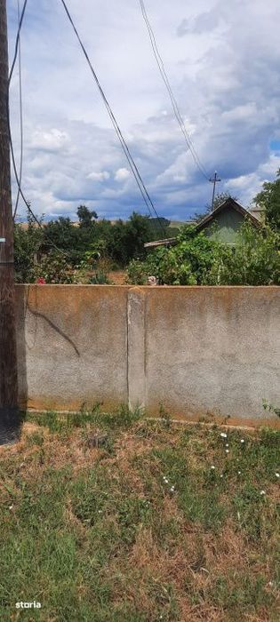 Casa de vazanre, 44.81 mp, teren 1.239 mp, zona Bradesti