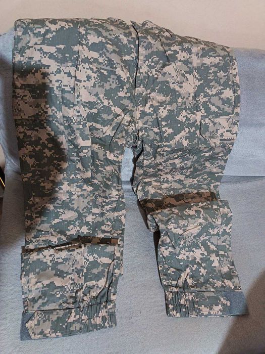 Камуфлажни дрехи - риза и клин