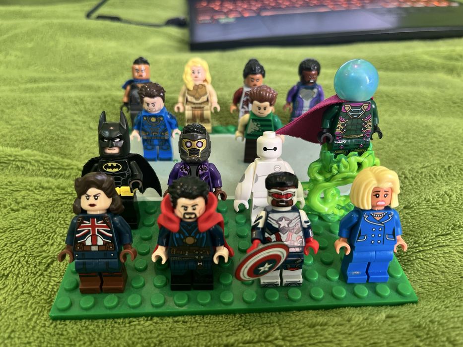 Minifigurine LEGO Marvel si DC superheroes