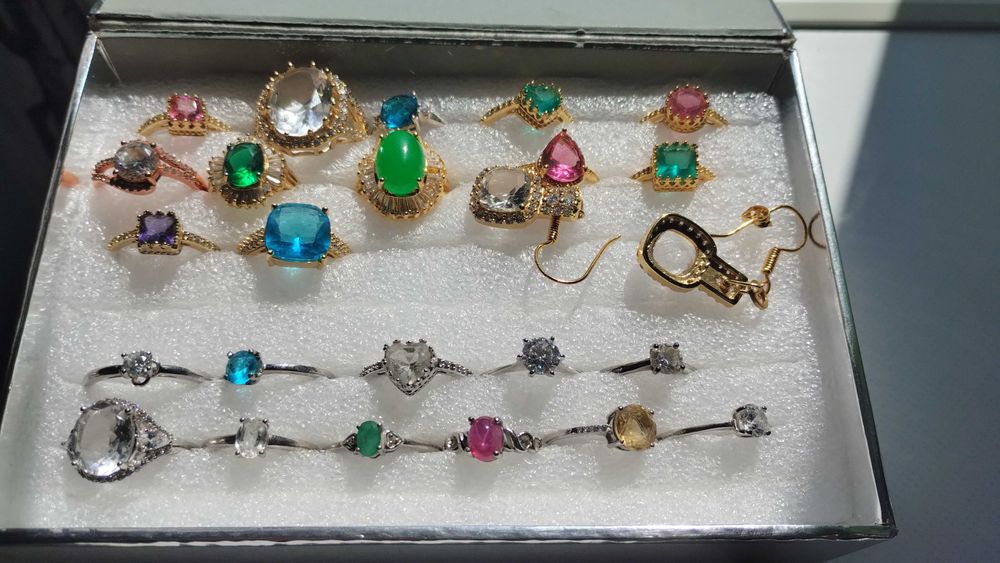 Vand inele si cercei placate cu aur și argint  925