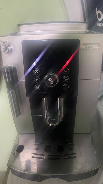 Каферобот Delonghi magnifica 23210w