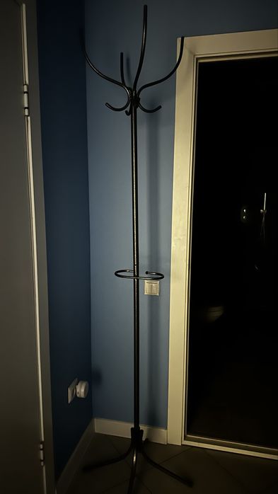 Продам вешалку для одежды