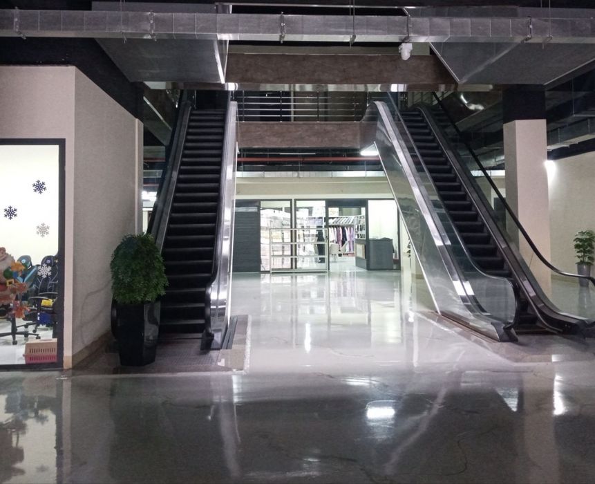 Дукон сотилади Ибн Сино Савдо Мажмуаси