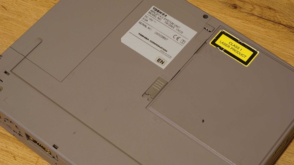 Laptop vintage Toshiba Satellite Pro 480CDT - functional
