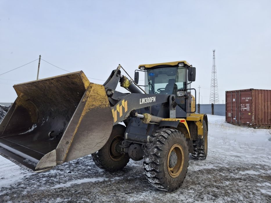 Продам фронтальный погрузчик LW300 FN