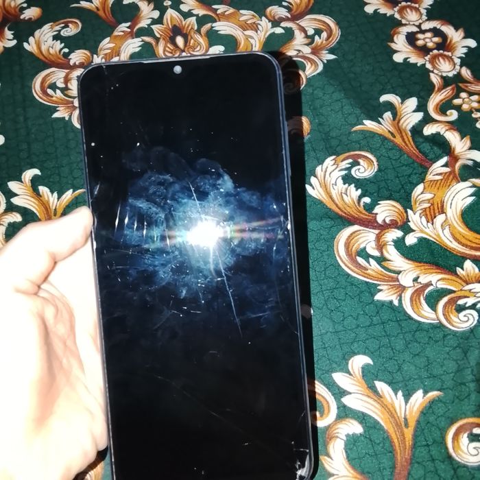 Самсунг а13телефон