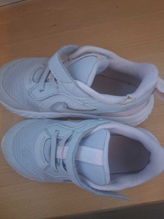 2 perechi-Adidasi Nike pentru fetite+adidasi Sporadi