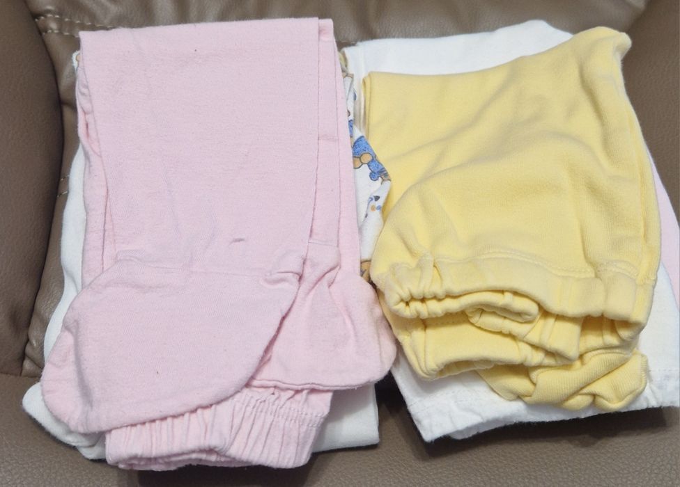 Продавам бебешки дрешки