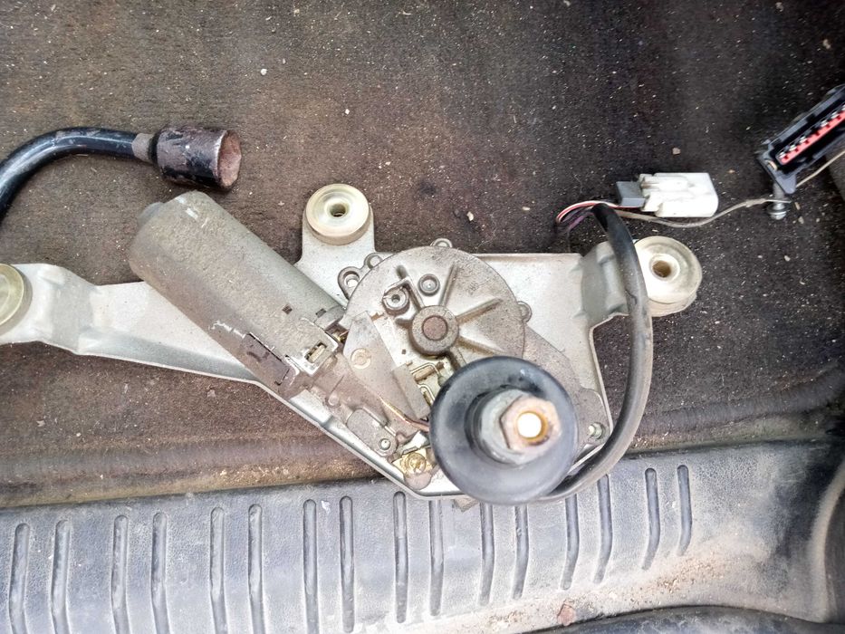 Само сниманите части форд Мондео , не цялата кола