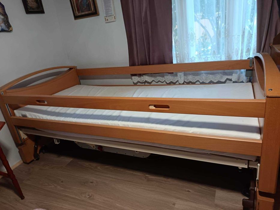 Pat medical cu saltea si telecomanda