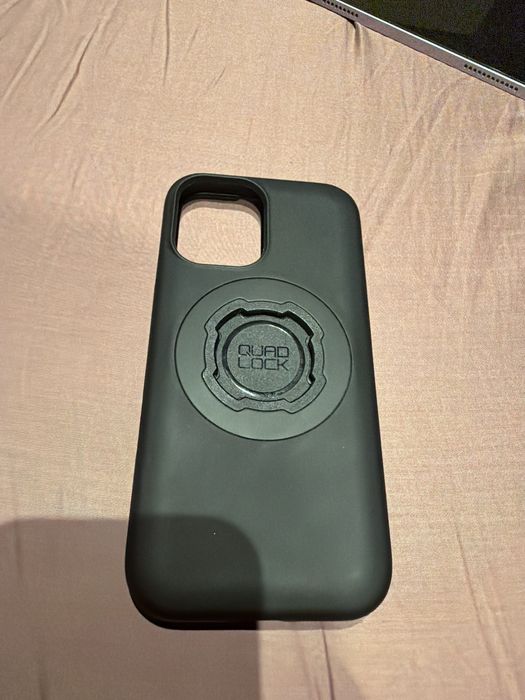 Se vinde husa QuadLock iPhone 15 MagCase