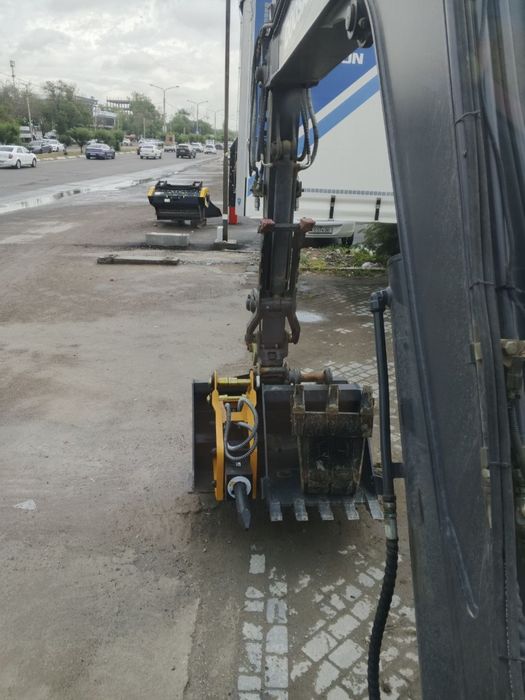 Экскаватор хизмати катта ва кичкинаси