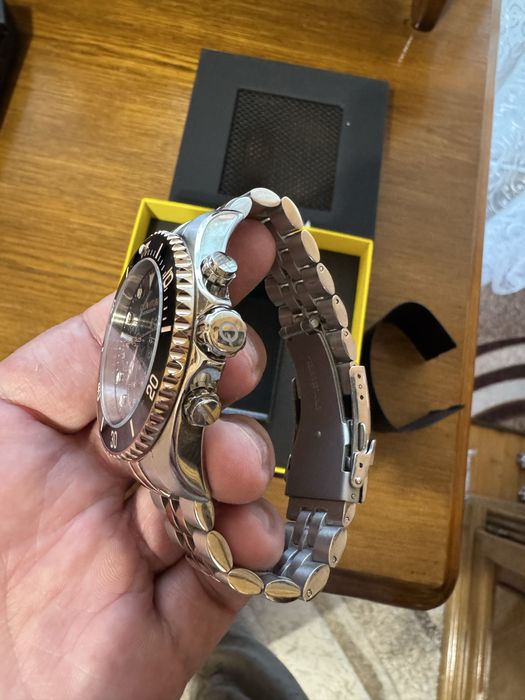 Продавам мъжки часовник Quantum