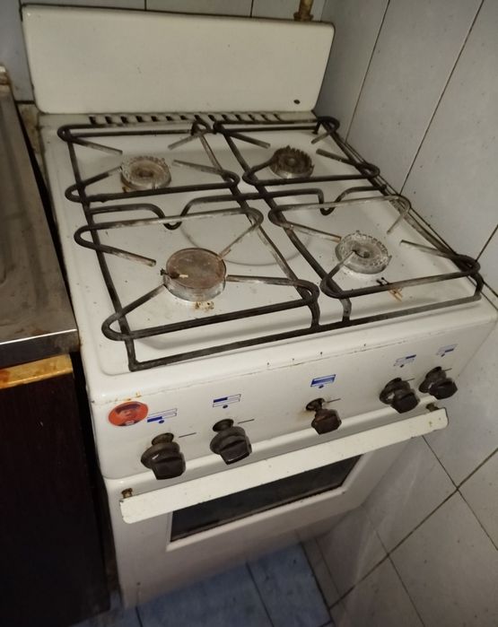 4х комфорочная газовая плита, 2 шт. 600.000!