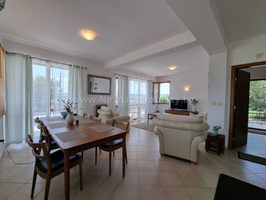 Двуетажна къща с басейн в п. Горица, об. Бургас