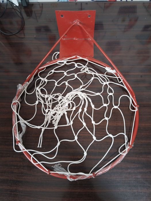 Баскетбольное кольцо с сеткой