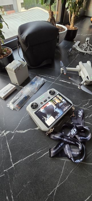Drona DJI Mini 3 Fly More Combo + Smart Controller
