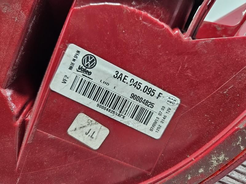 Stop aripa stanga mic defect Volkswagen Passat B7