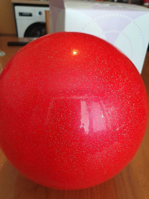 Топка за художествена гимнастика SASAKI Meteor Ball Fresh Red 18.5 см