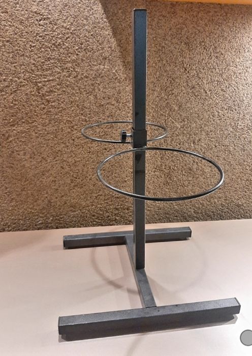 Подставка для мисок. Высокая.