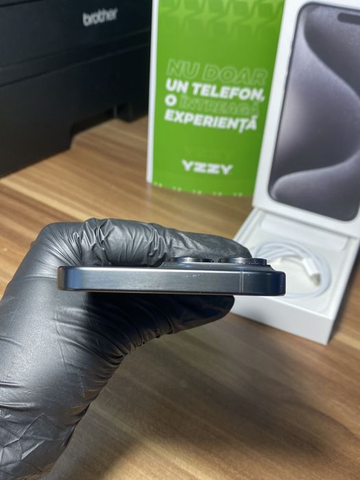 iPhone 15 Pro Max • 256 GB • Black Titanium