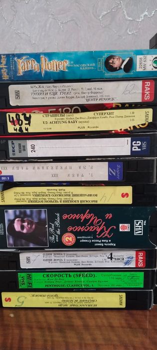Диски DVD, видеокассеты