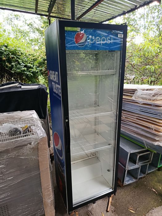Vitrina frigorifica verticala pentru băuturi / sucuri