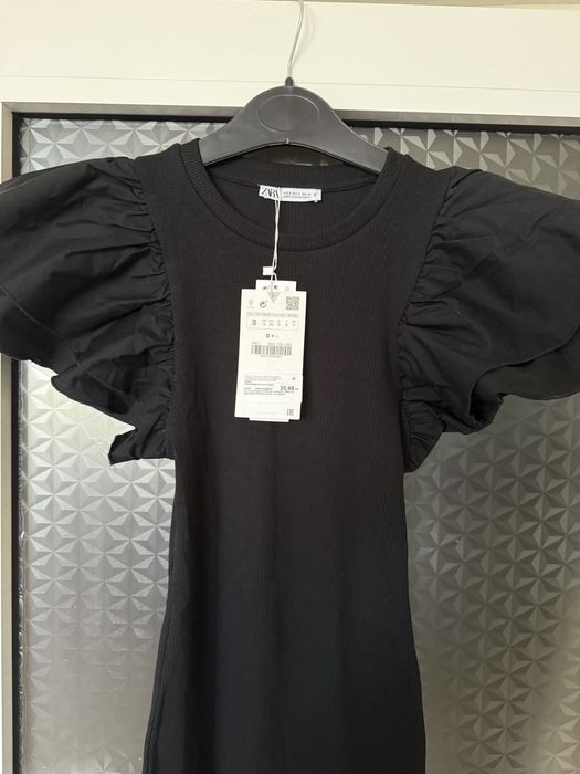 Чисто нова къса рокля с надиплени ръкави