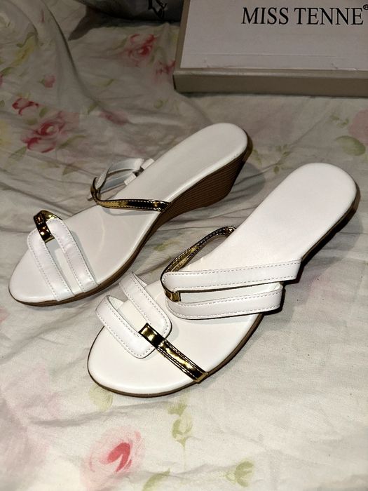 продается обувь (женская)