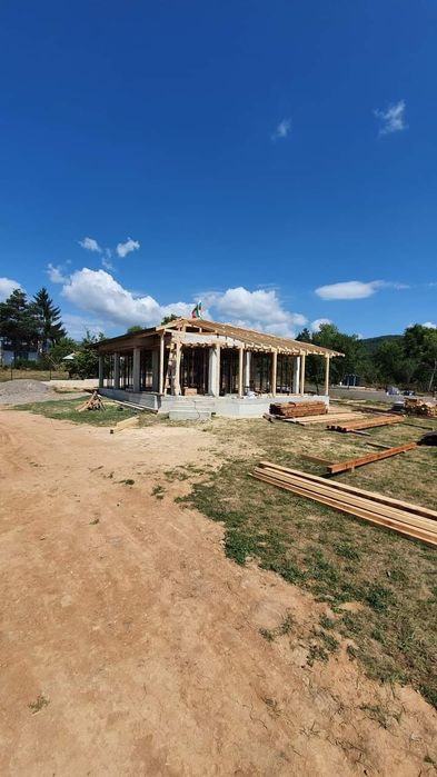 Изграждане на покриви и навес