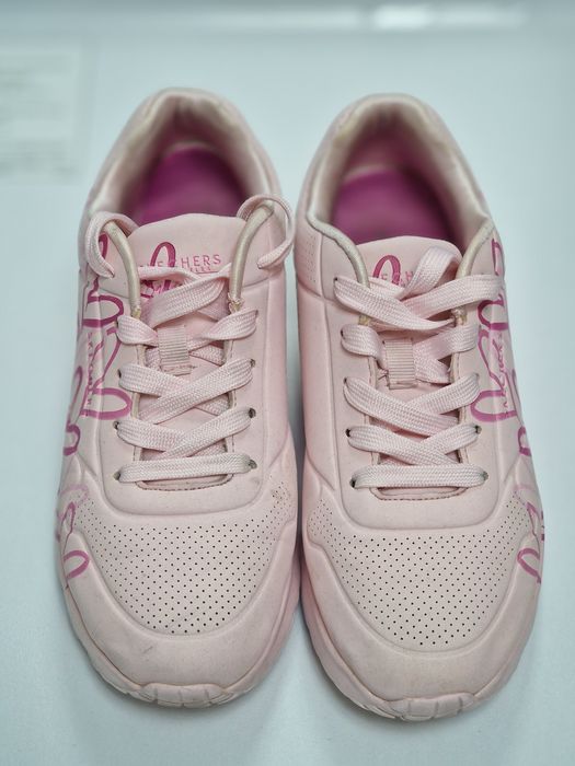 papuci Skechers roz, fete, cu inimioare marime 36,5