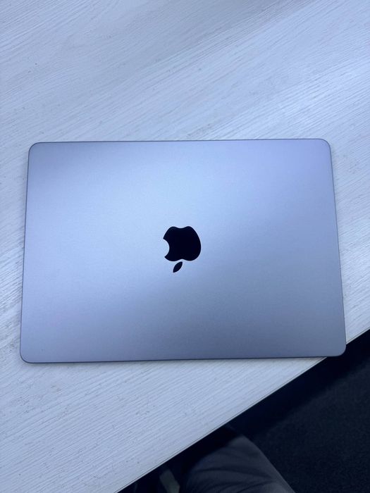 Sotiladi: Apple MacBook Air M3 (8GB / 256GB)